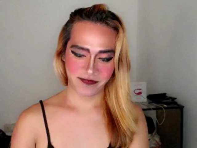 Live sex webcam photo for sexywildjenny #275494682