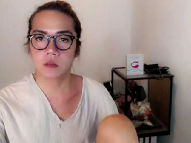 Live sex webcam photo for sexywildjenny #275518467