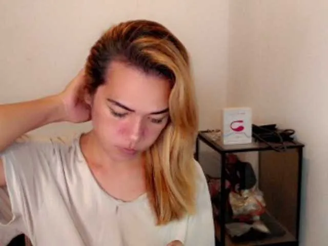 Live sex webcam photo for sexywildjenny #275520664