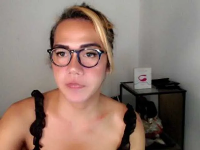 Live sex webcam photo for sexywildjenny #275529559
