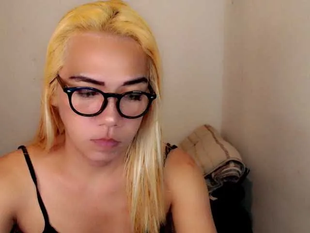 Live sex webcam photo for sexywildjenny #276089641