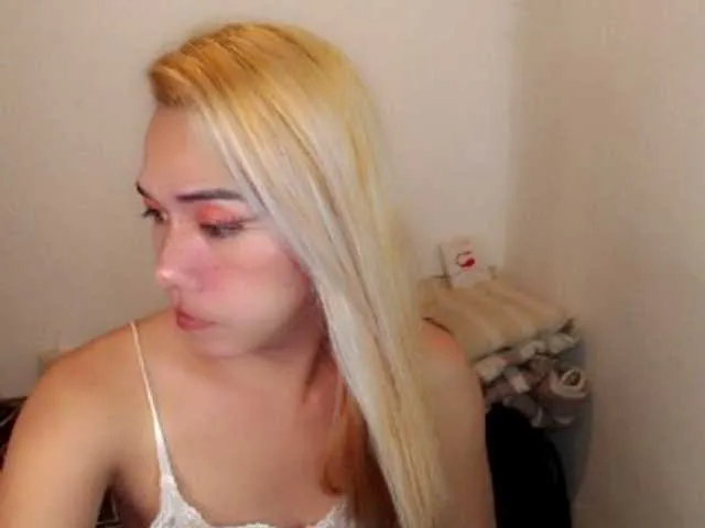 Live sex webcam photo for sexywildjenny #276270631