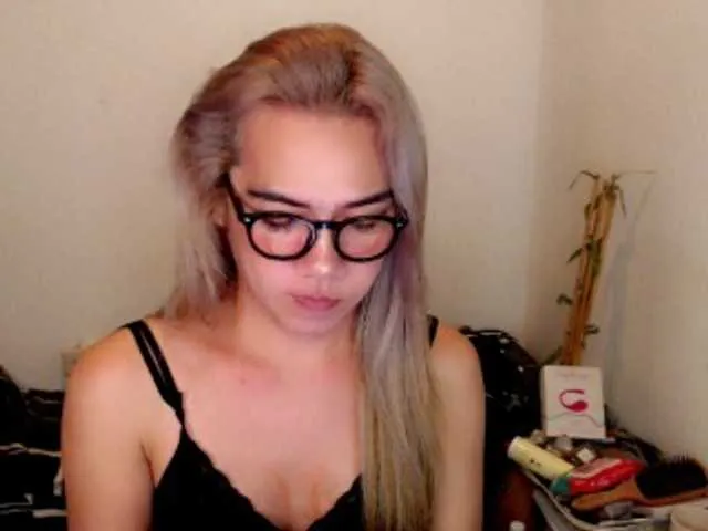 Live sex webcam photo for sexywildjenny #277238190