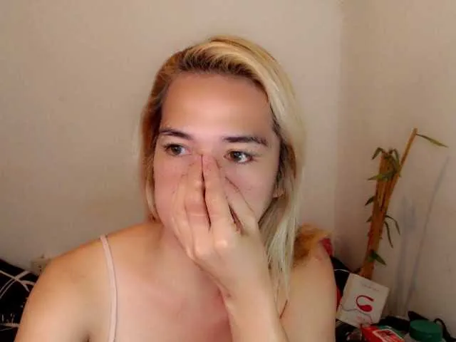Live sex webcam photo for sexywildjenny #277380824