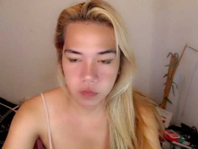 Live sex webcam photo for sexywildjenny #277384415