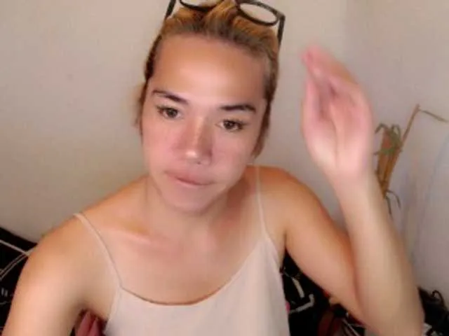 Live sex webcam photo for sexywildjenny #277385980