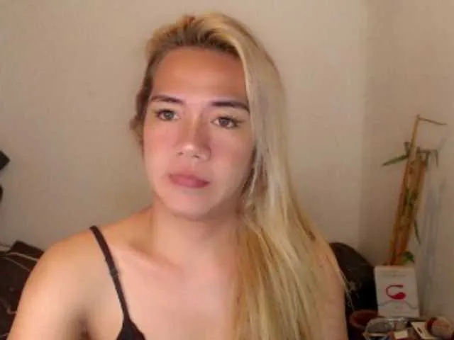 Live sex webcam photo for sexywildjenny #277425541