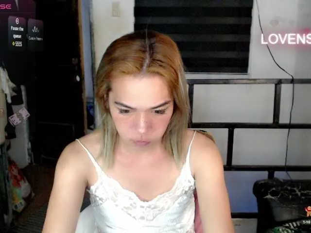Live sex webcam photo for sexywildjenny #290291877