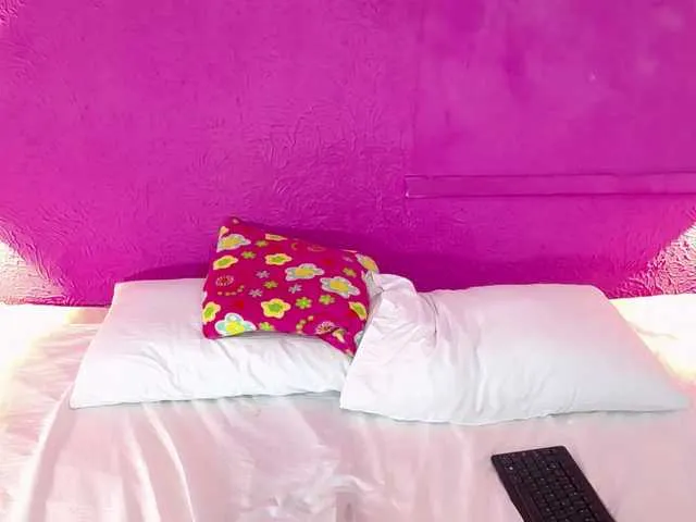 Live sex webcam photo for shamira-moore #277449696