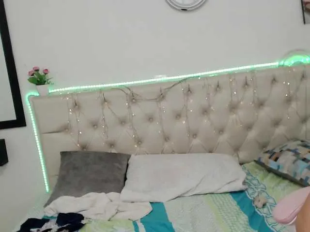 Live sex webcam photo for shantal-- #274022763