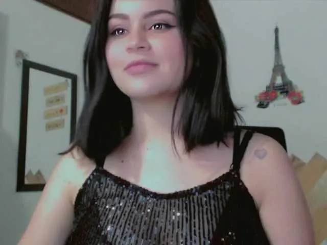 Live sex webcam photo for shantallparis #273330152