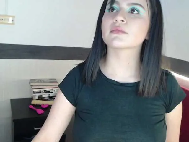 Live sex webcam photo for shantallparis #273985475