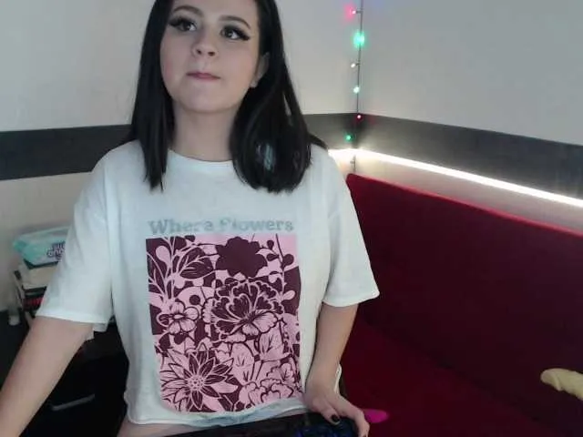 Live sex webcam photo for shantallparis #274037807