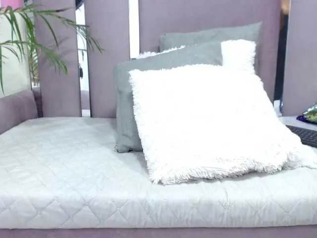 Live sex webcam photo for sharlottefox #271895393