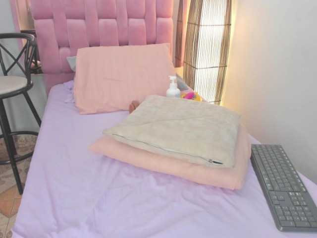 Live sex webcam photo for sharon-lewis #276150564