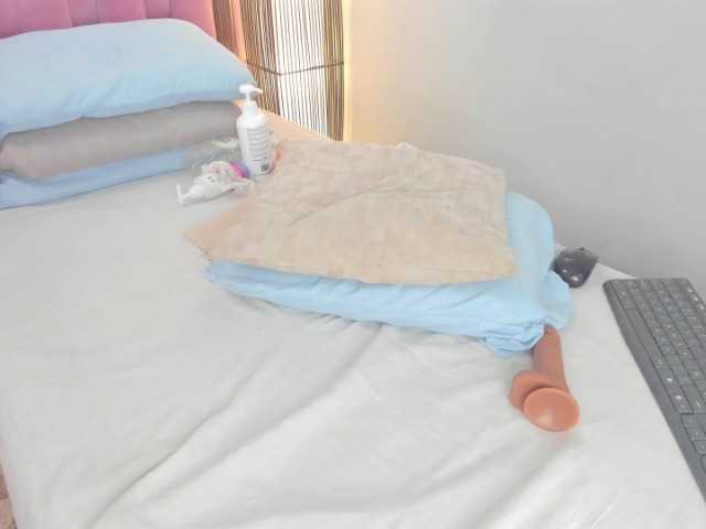 Live sex webcam photo for sharon-lewis #276184415