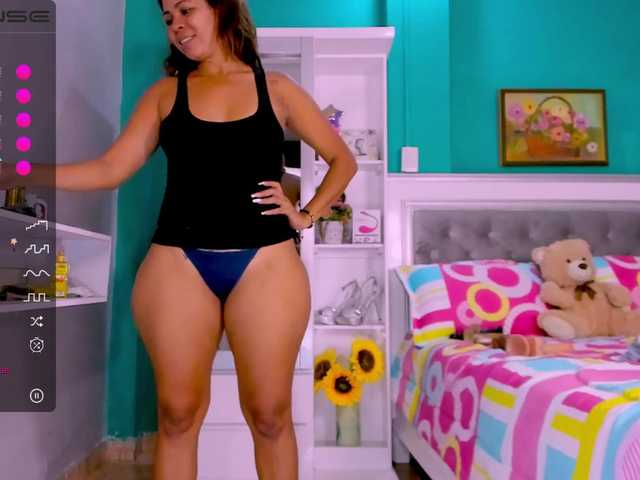 Live sex webcam photo for sharonDulce #273684622