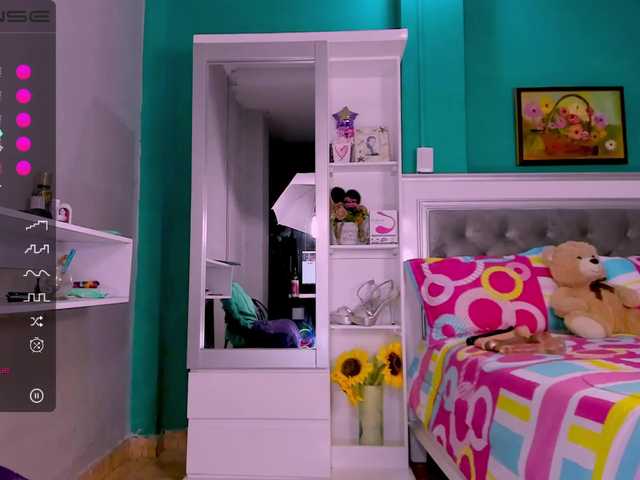 Live sex webcam photo for sharonDulce #273830189