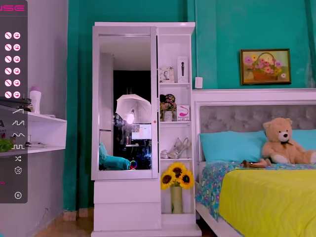 Live sex webcam photo for sharonDulce #275630584