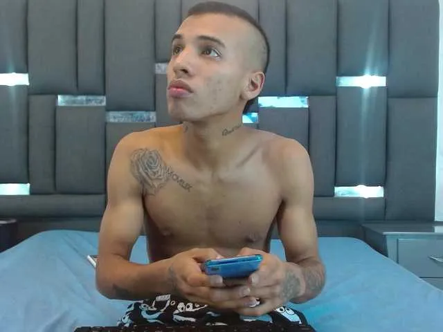 Live sex webcam photo for sharonybayron #277400825