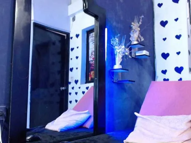 Live sex webcam photo for shayna-11 #272132793