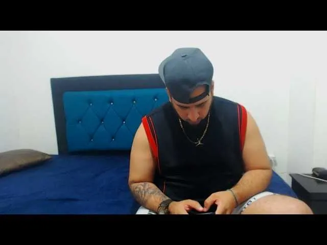 Live sex webcam photo for shirleyxjake #275685227