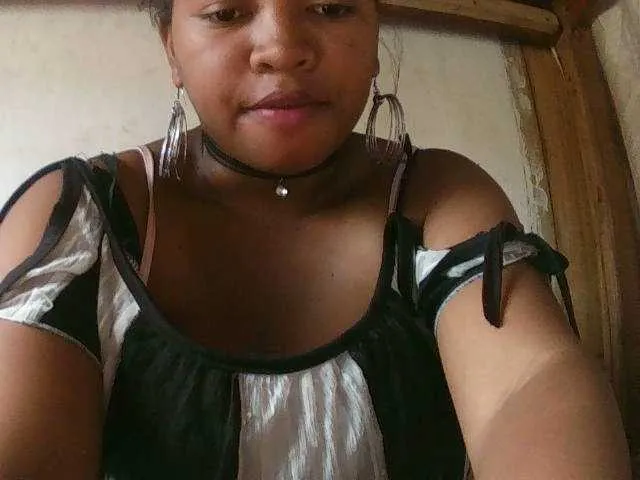 Live sex webcam photo for shntaniah5 #277676452