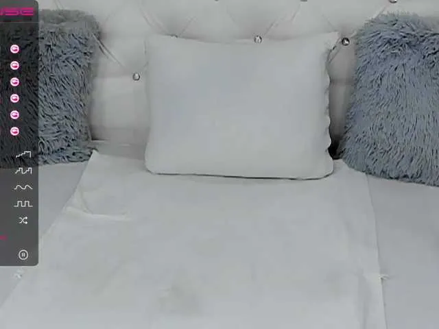 Live sex webcam photo for shycinderela #272878365