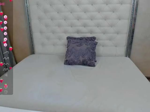 Live sex webcam photo for shycinderela #289422122