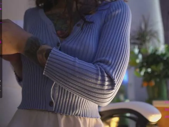 Live sex webcam photo for siberianngirl #273600333