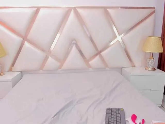 Live sex webcam photo for siennagray99 #275465139