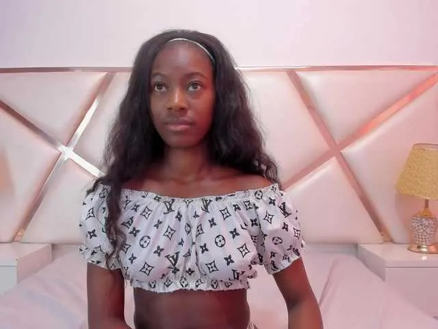 Live sex webcam photo for siennagray99 #275535381