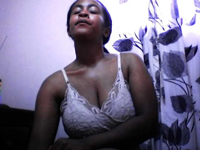 Live sex webcam photo for silviaLaBombe #290613893