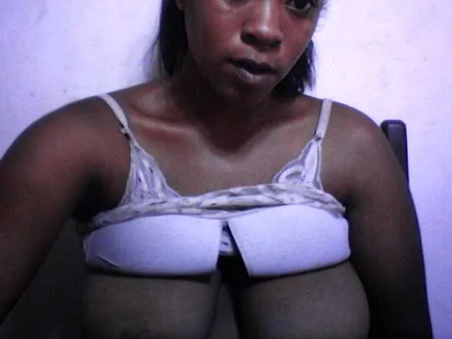 Live sex webcam photo for silviaLaBombe #290956532