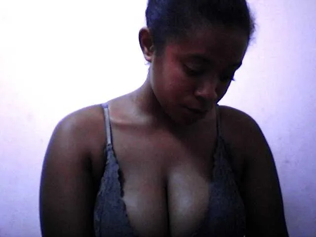 Live sex webcam photo for silviaLaBombe #293296584