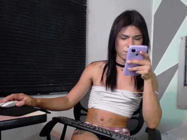 Live sex webcam photo for sissy-lorraine1 #275722440