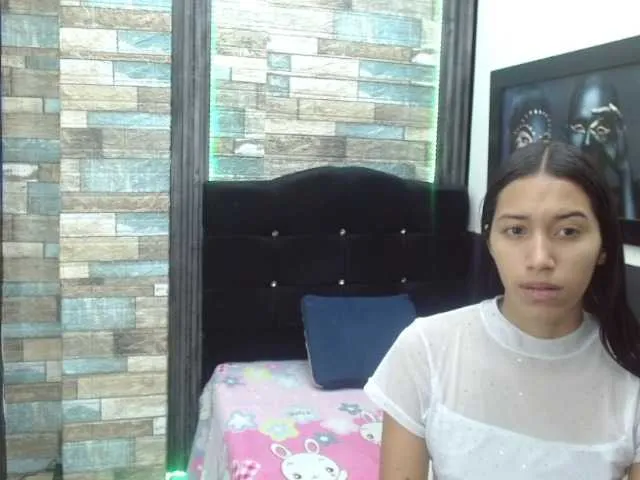 Live sex webcam photo for skinny-brenda #290446052