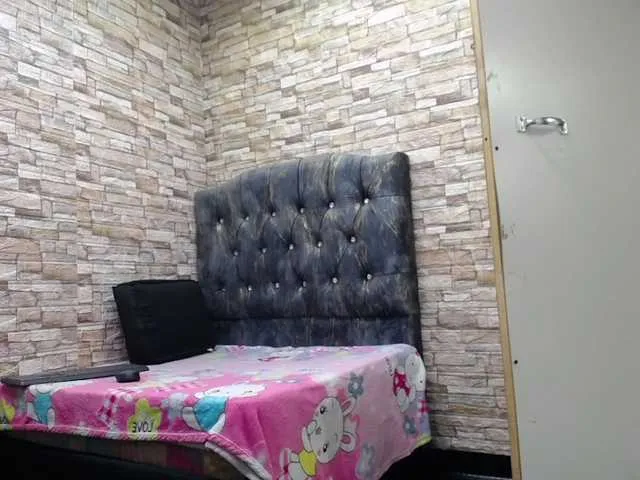 Live sex webcam photo for skinny-brenda #290952570