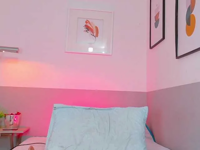 Live sex webcam photo for skinnyprinces #292056469