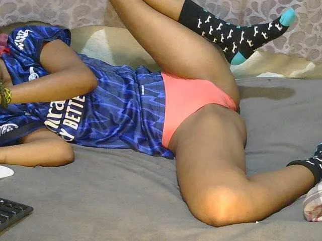 Live sex webcam photo for slim-girl01 #293579639