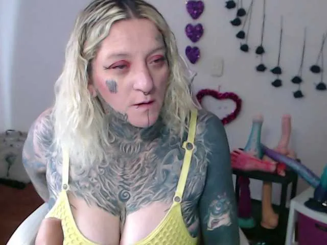 Live sex webcam photo for sloppytitss #292972601