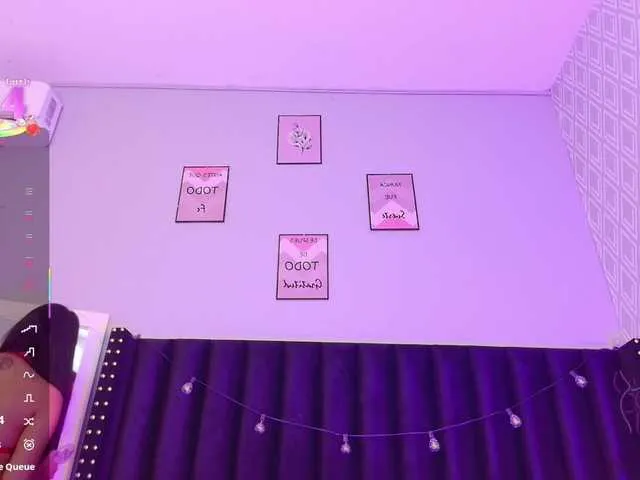 Live sex webcam photo for slutlittlegir #291173366