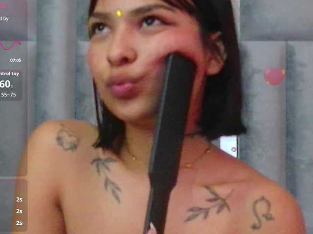 Live sex webcam photo for slutlittlegir #292205203