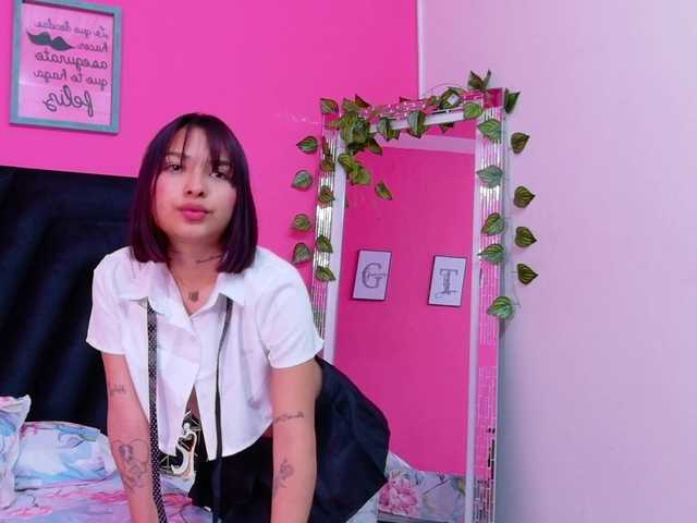 Live sex webcam photo for slutlittlegir #292241607