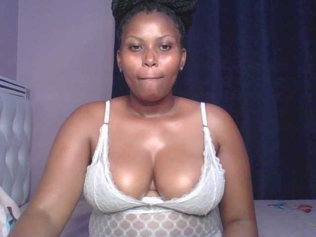 Live sex webcam photo for slutty-ebonyy-godess #278272564