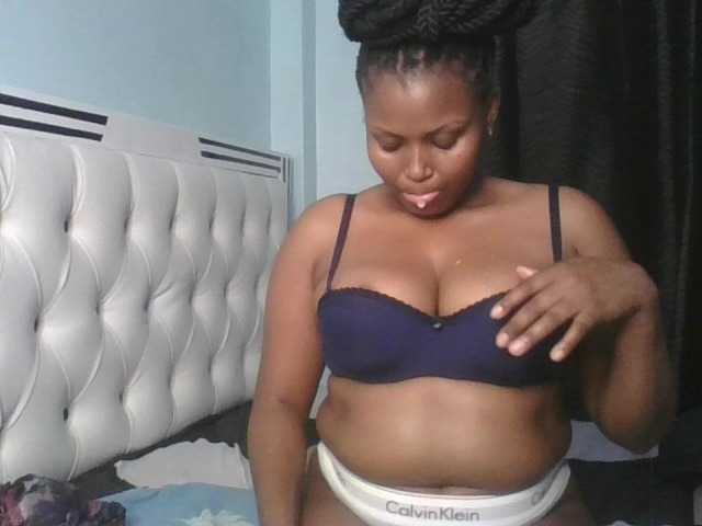 Live sex webcam photo for slutty-ebonyy-godess #278277196