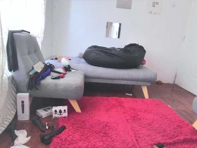 Live sex webcam photo for slutty-pet #277209427