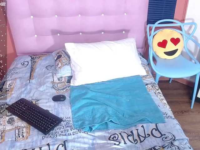 Live sex webcam photo for sluttywife #275671237