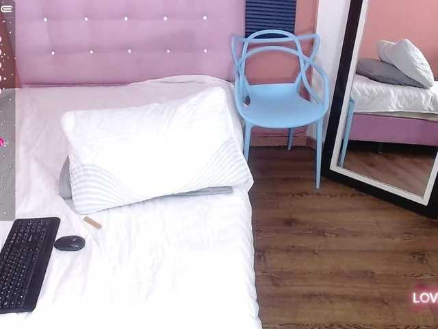 Live sex webcam photo for sluttywife #275702756