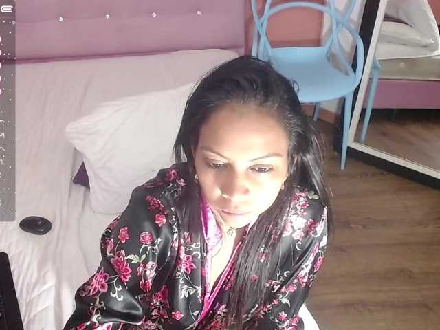 Live sex webcam photo for sluttywife #275710984